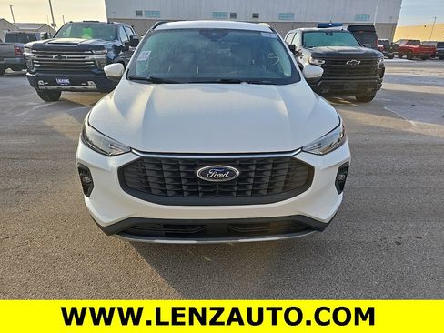 Used 2023 Ford Escape SE image 2