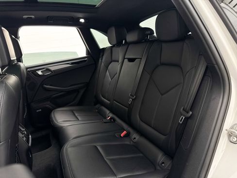 Used 2021 Porsche Macan AWD/4WD image 29