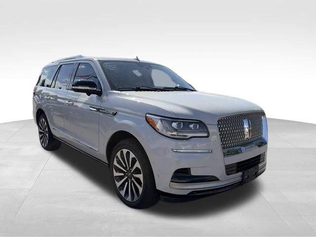 Used 2023 Lincoln Navigator Reserve AWD/4WD image 12