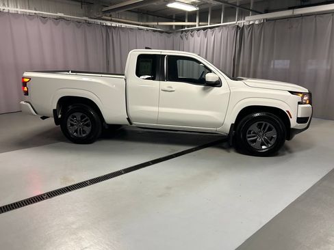 Used 2025 Nissan Frontier SV RWD image 8