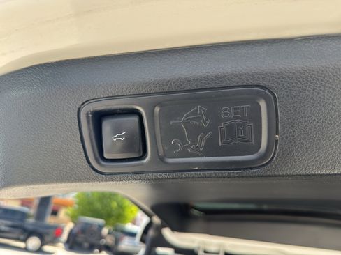 Used 2023 Ford Expedition Platinum AWD/4WD image 18