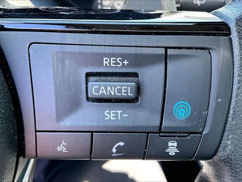 Certified 2023 Nissan Rogue SV FWD image 32