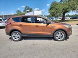 Used 2017 Ford Escape SE image 4