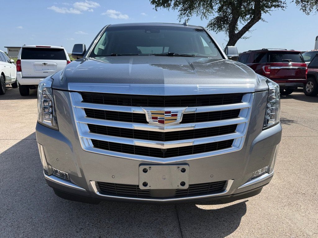Used 2020 Cadillac Escalade Premium Luxury RWD image 2