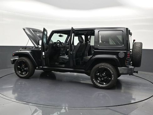 Used 2015 Jeep Wrangler Unlimited Sahara image 34