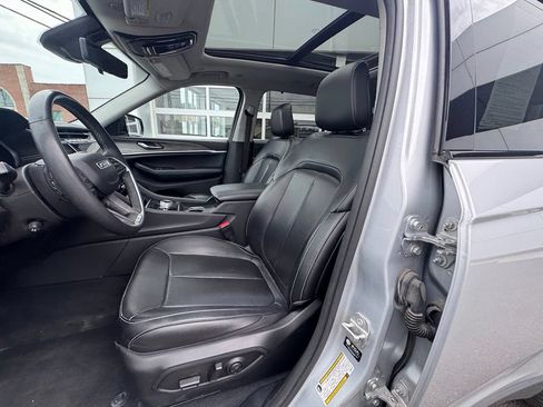 Used 2024 Jeep Grand Cherokee L Limited w/ Luxury Tech Group II AWD/4WD image 10