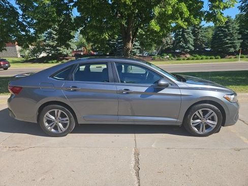 Used 2023 Volkswagen Jetta SE FWD image 3