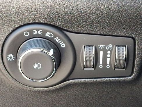 Used 2022 Jeep Compass Latitude image 23