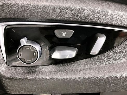 Used 2020 Cadillac Escalade Platinum RWD image 31