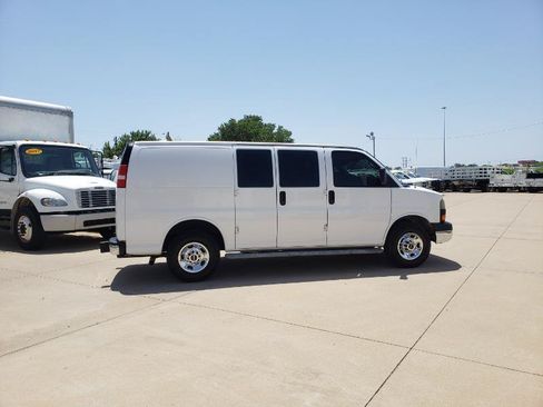 Used 2014 GMC Savana 2500 RWD image 6