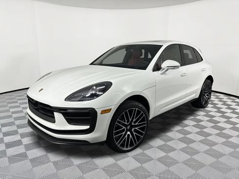 Certified 2025 Porsche Macan AWD/4WD image 1