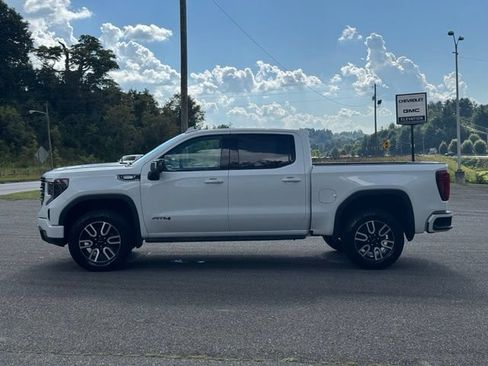 Used 2022 GMC Sierra 1500 AT4 w/ AT4 Preferred Package AWD/4WD image 4