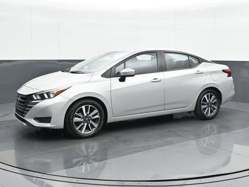 Used 2023 Nissan Versa SV FWD image 2