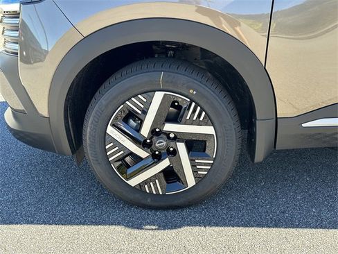 New 2026 Nissan Kicks SV image 7