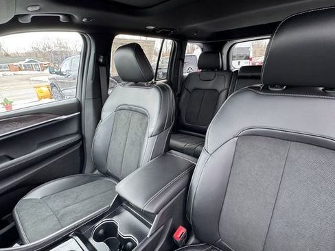 New 2026 Jeep Grand Cherokee Altitude image 32