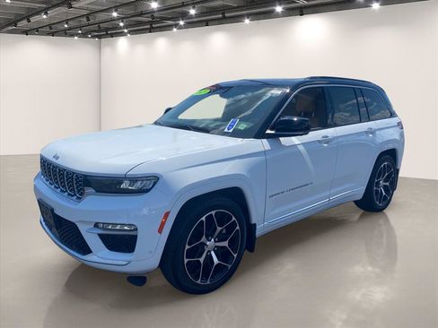 Used 2025 Jeep Grand Cherokee Summit AWD/4WD image 3