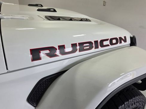Used 2025 Jeep Gladiator Rubicon w/ Convenience Group AWD/4WD image 15