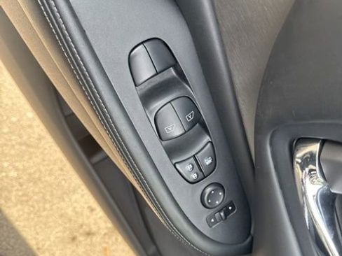 Used 2019 Nissan Murano SV w/ Premium Package image 9