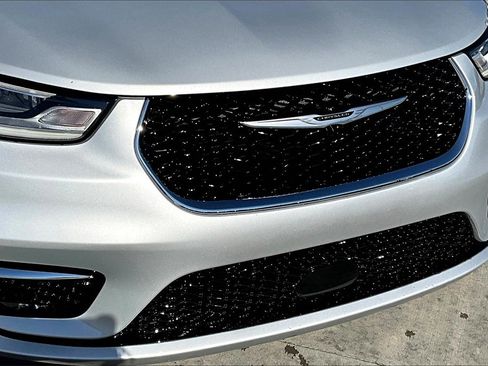 New 2026 Chrysler Pacifica Select image 16