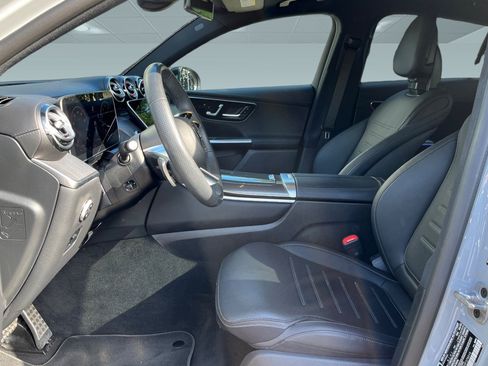 Used 2025 Mercedes-Benz GLC 300 4MATIC image 3
