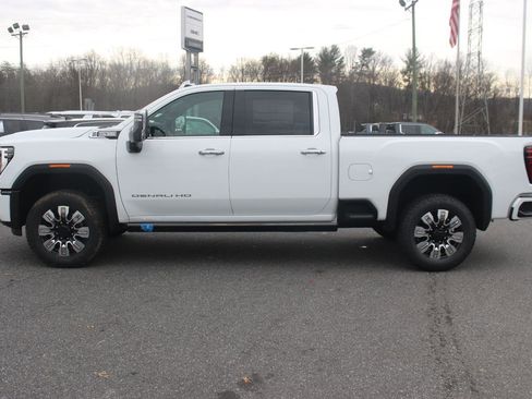 New 2026 GMC Sierra 2500 Denali w/ Denali Reserve Package image 4