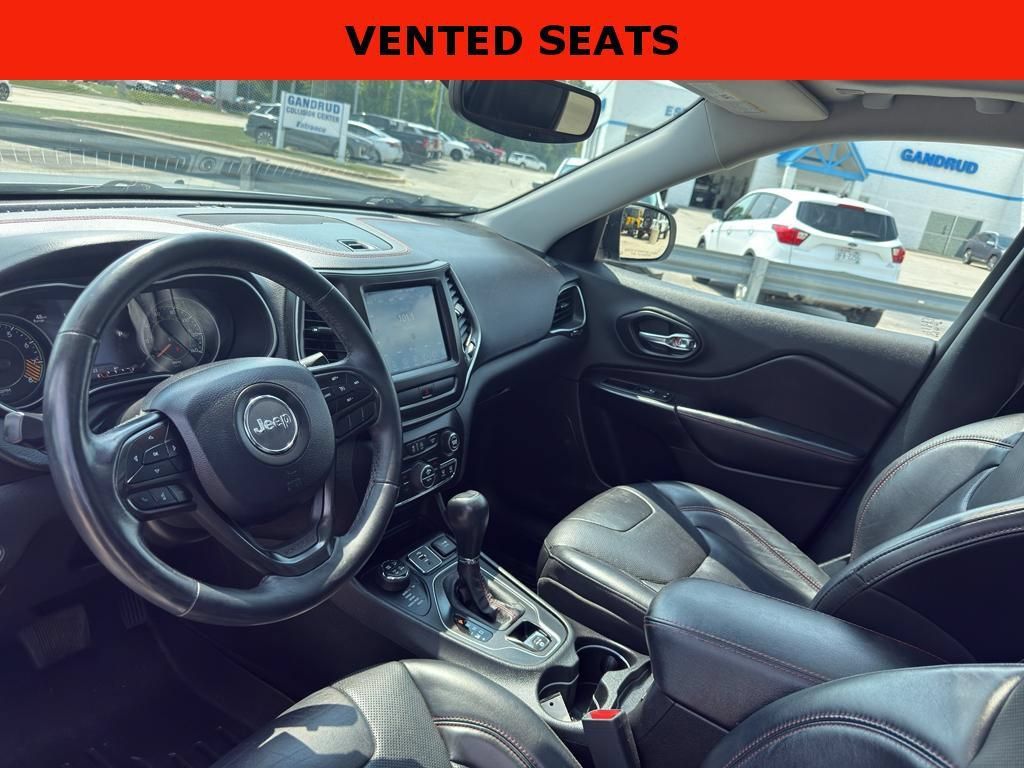 Used 2019 Jeep Cherokee Trailhawk AWD/4WD image 26