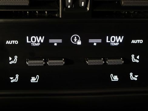 Used 2024 Porsche Cayenne AWD/4WD image 59