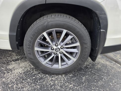 Used 2018 Toyota Highlander XLE AWD/4WD image 13