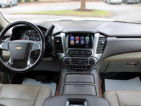 Used 2019 Chevrolet Tahoe Premier AWD/4WD image 17
