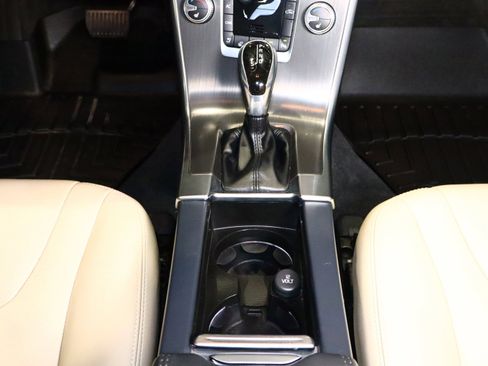 Used 2016 Volvo XC60 T6 Platinum w/ Climate Package image 25