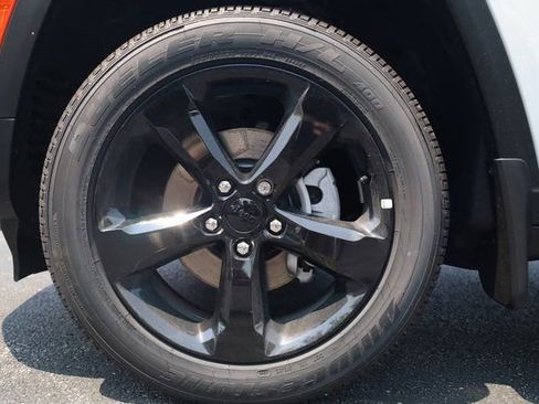 New 2025 Jeep Grand Cherokee Laredo image 6