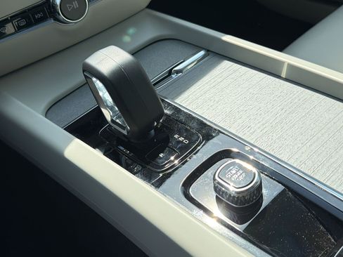 Used 2024 Volvo S60 B5 Plus w/ Climate Package image 17