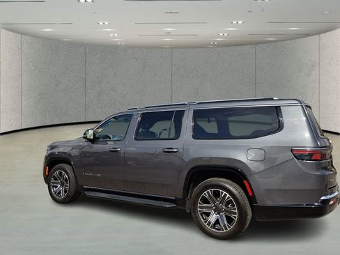 Used 2024 Jeep Wagoneer L Series II image 7