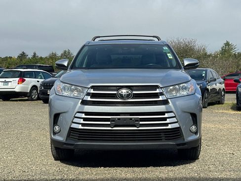 Used 2017 Toyota Highlander XLE AWD/4WD image 3