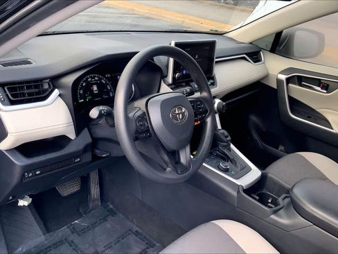 Used 2024 Toyota RAV4 XLE w/ Convenience Package image 17