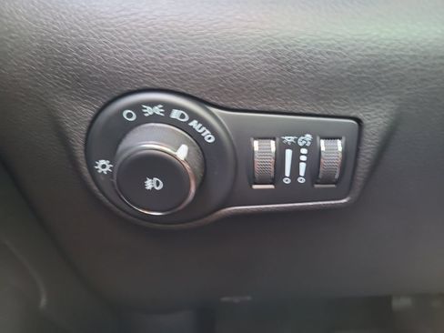 Used 2023 Jeep Compass Latitude w/ Convenience Group AWD/4WD image 34