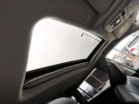 Used 2023 Toyota Highlander Limited image 14