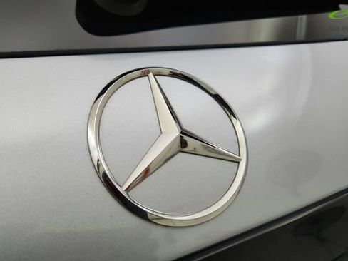 Used 2025 Mercedes-Benz GLC 300 4MATIC image 19