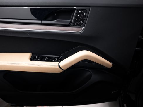 New 2026 Porsche Cayenne E-Hybrid AWD/4WD image 18