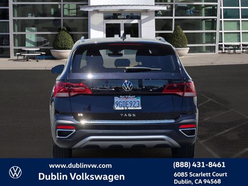 Certified 2023 Volkswagen Taos SE w/ Panoramic Sunroof Package FWD image 5