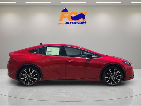 New 2026 Toyota Prius Plug-In Hybrid FWD image 5