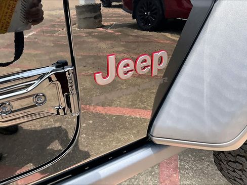 Used 2024 Jeep Wrangler Unlimited Rubicon w/ Convenience Group AWD/4WD image 30