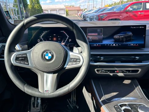 Used 2024 BMW X5 xDrive40i w/ M Sport Package AWD/4WD image 3