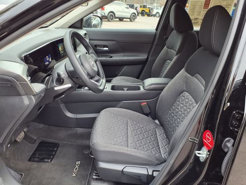 Certified 2025 Nissan Kicks SV image 11