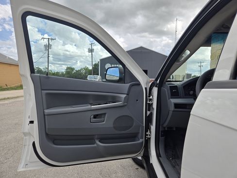 Used 2006 Jeep Grand Cherokee Laredo AWD/4WD image 4