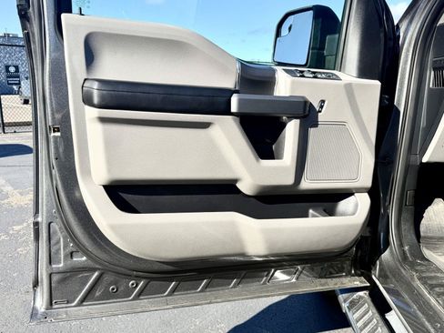 Used 2019 Ford F150 XLT w/ Equipment Group 302A Luxury AWD/4WD image 10