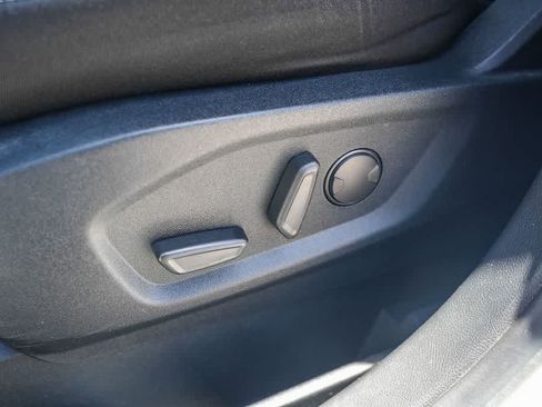 Used 2020 Ford Edge SE FWD image 21