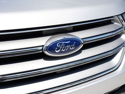 Used 2018 Ford Edge SE FWD image 16