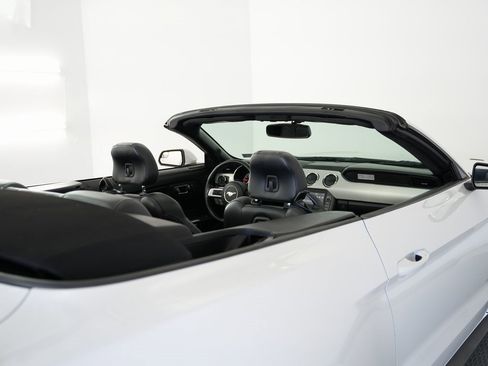 Used 2017 Ford Mustang GT Premium image 11