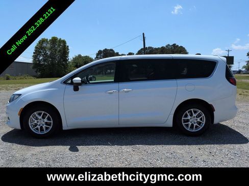 Used 2023 Chrysler Voyager LX FWD image 6